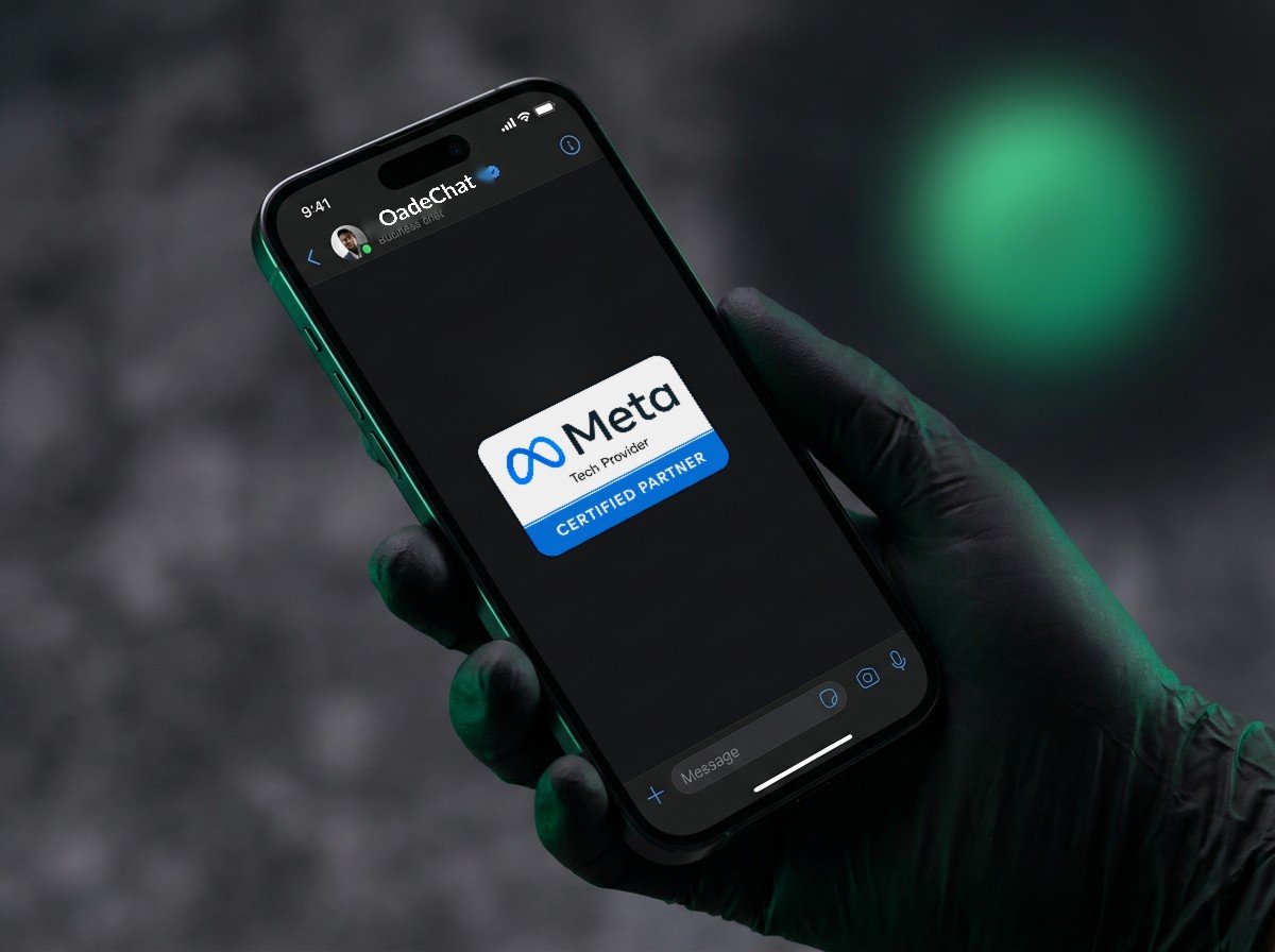Celular exibindo perfil comercial com selo verificado